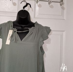 Monteau Sleeveless Ruffle Blouse‼️